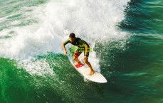 kaiyun：范德芬坦承赛季进球目标，与罗梅罗场上兄弟情铸就防线基石