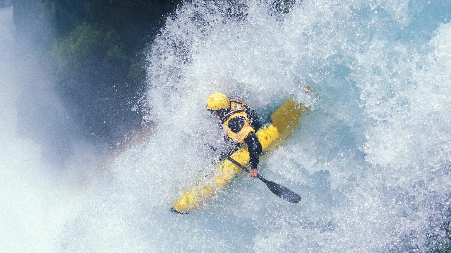 绿茵场上的困惑，足球与橄榄球的界限在何处？